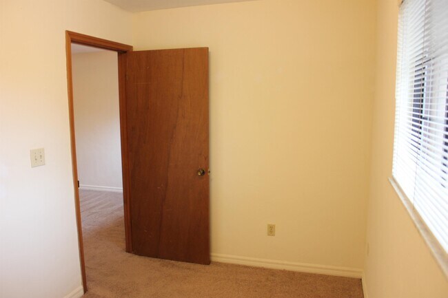 Building Photo - 960 SW 55th Terrace