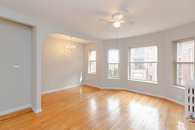 Foto del edificio - 429 E Oakwood Blvd