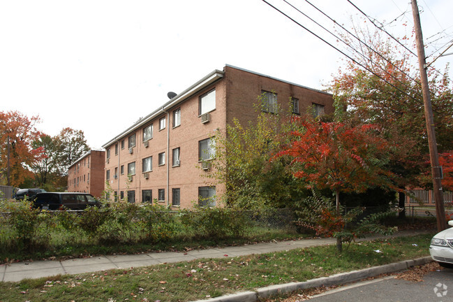 Building Photo - Hampton Park