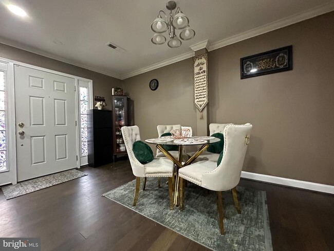 Building Photo - 12103 Salemtown Dr