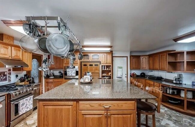 Building Photo - 2148 Main St