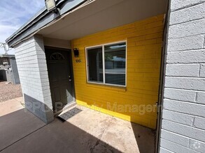 Building Photo - 904 S Mariana St