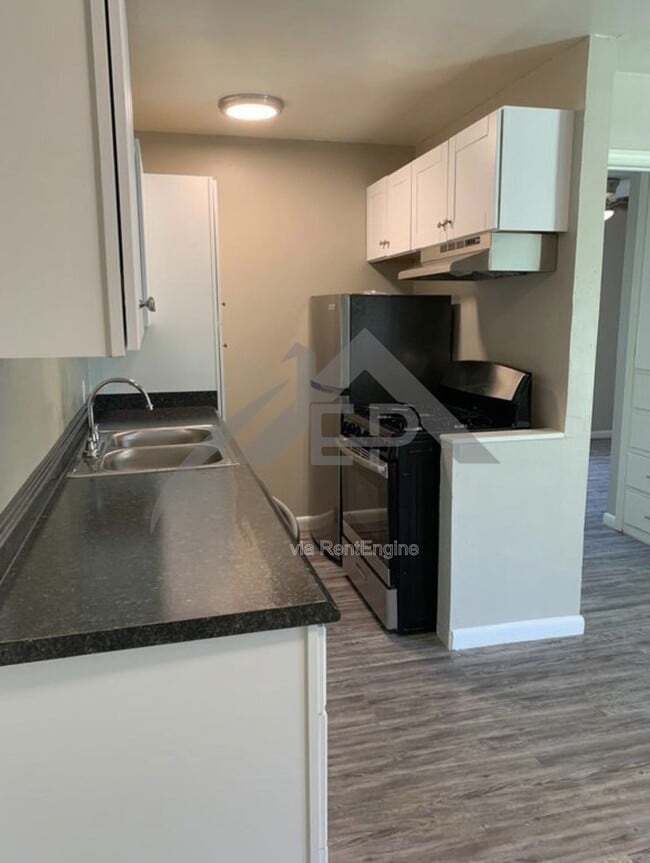 Photo - 207 E Hurd St Apartment