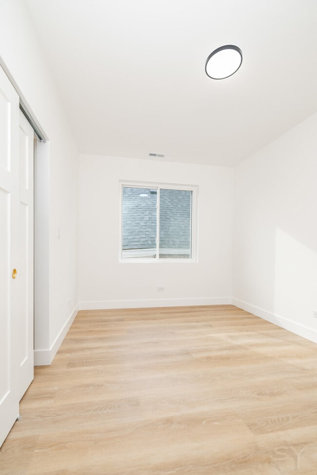 Foto del edificio - 1245 S Fairfield Ave