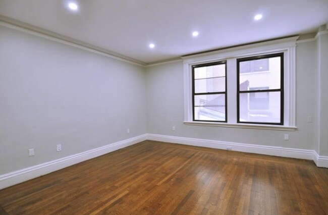 Building Photo - 464 Commonwealth Ave