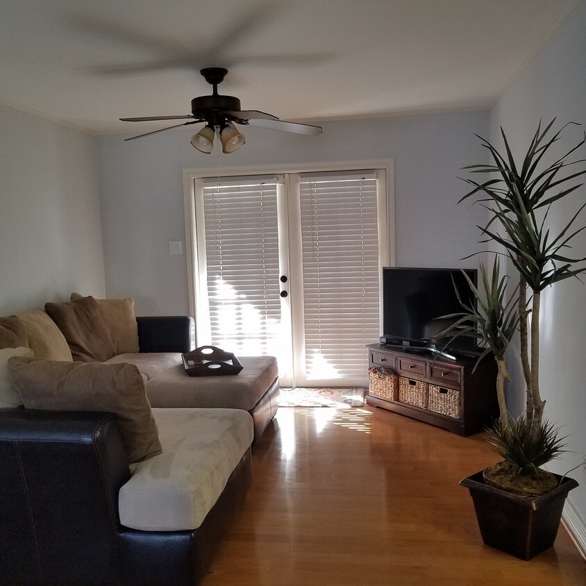 Sala de estar - 2744 Briarhurst Dr