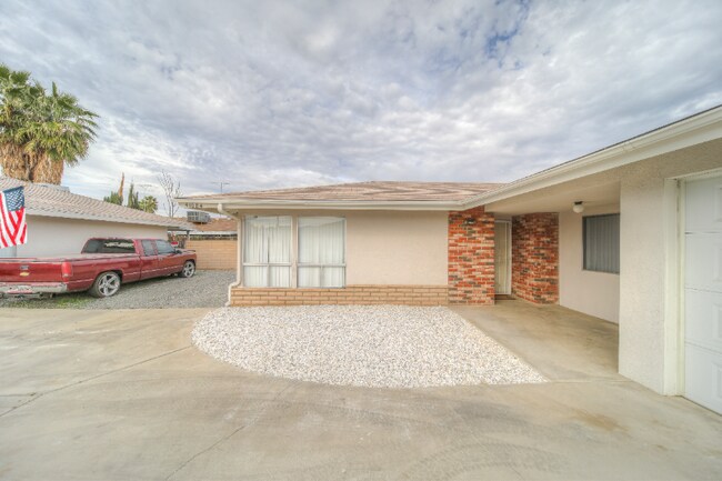 Building Photo - 41084 Beachwood Ave