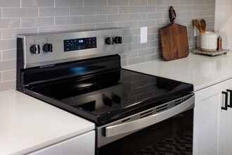 Building Photo - Avalon Lake Norman