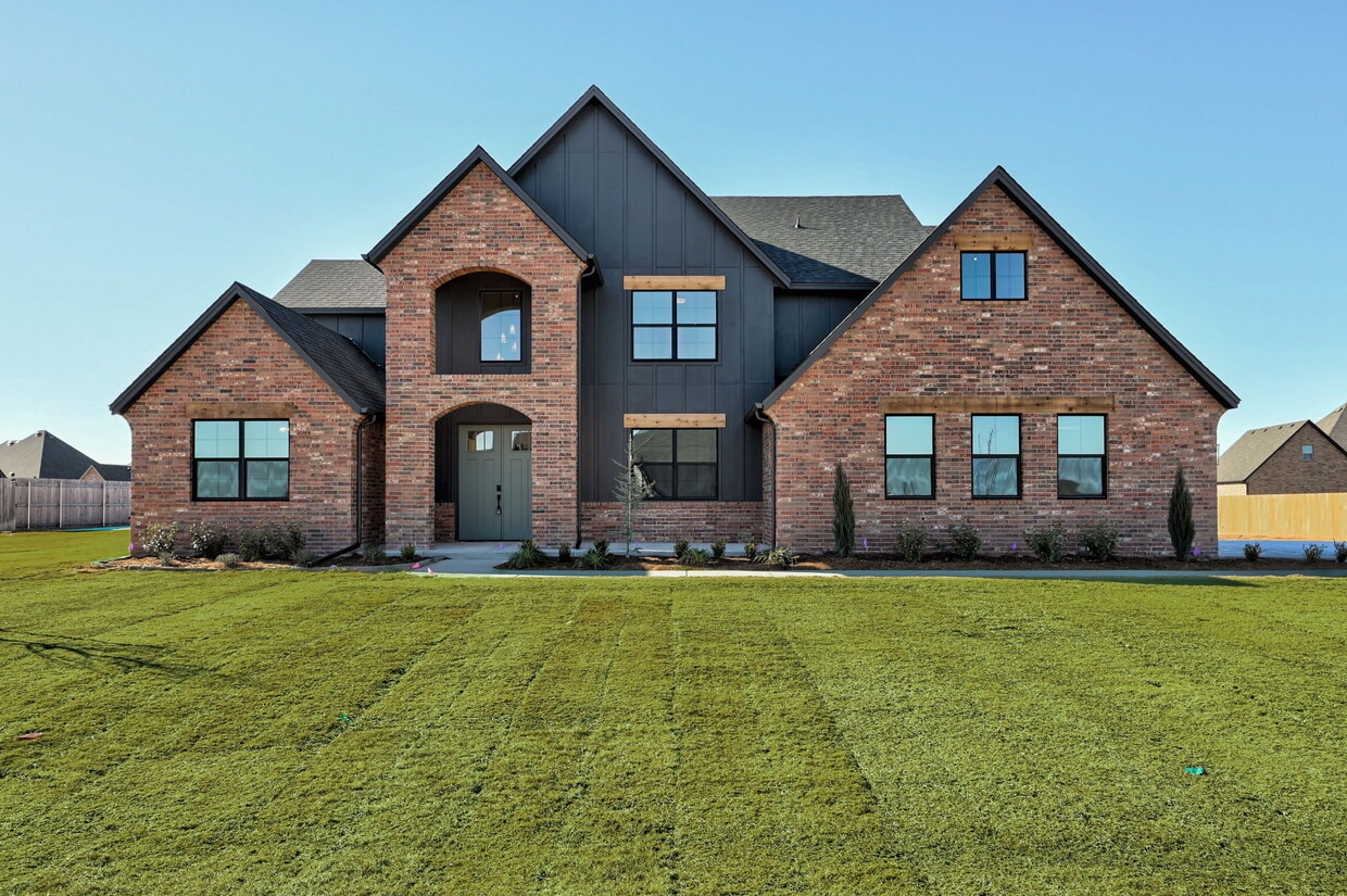 Primary Photo - 1045 Collis Wy