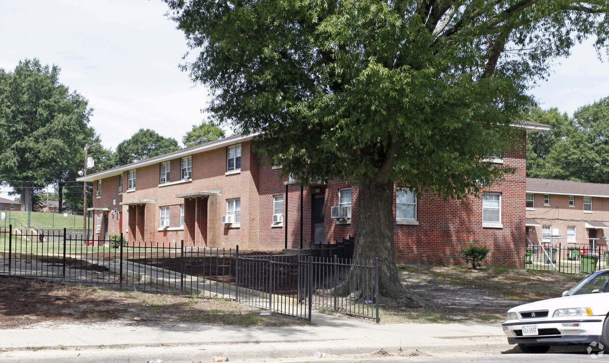 Foto del edificio - Whitcomb Court