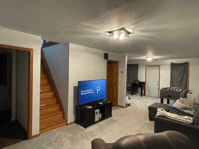 Foto del edificio - 329 W Main St