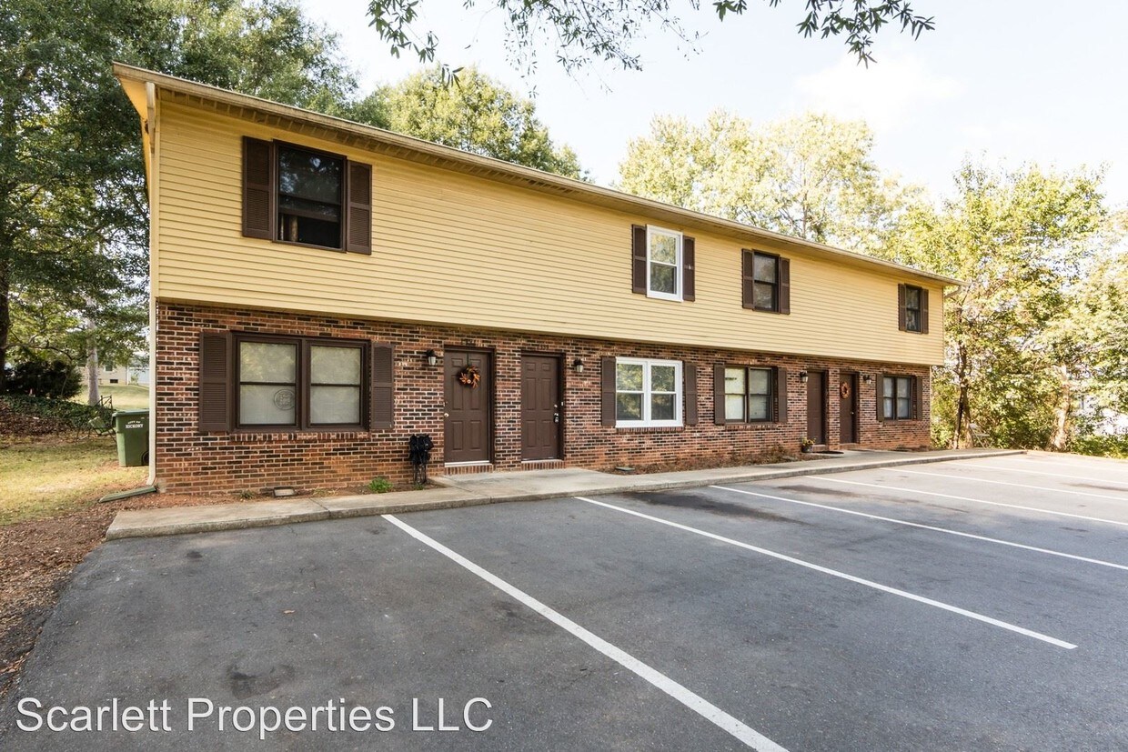 1337 1343 13th St Ne Hickory Nc 28601 Apartment For Rent In Hickory Nc Apartments Com