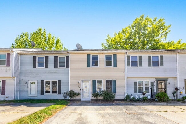 Foto del edificio - 3 Bed 1.5 Bath Townhouse for Rent in Chesapeake!