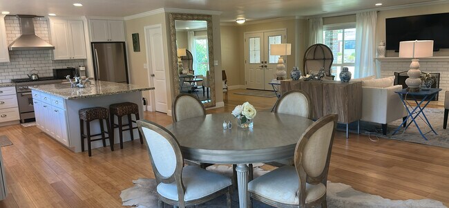 Dining Room - 469 Pythian Rd