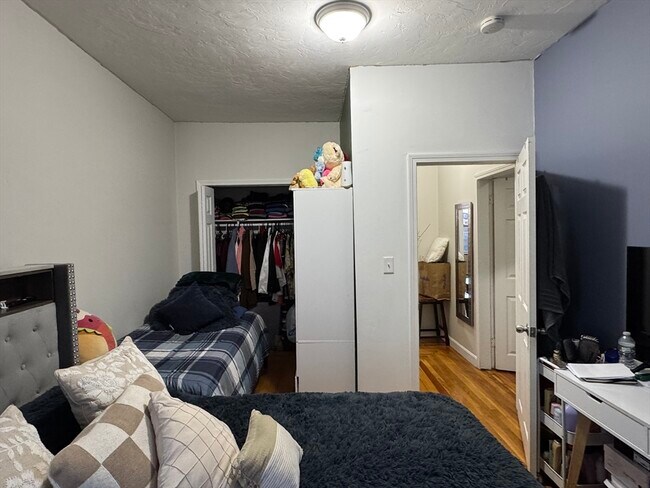 Building Photo - 139 London St