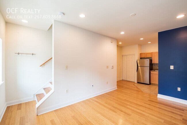 Building Photo - Modern 2 Bed Graduate Hospital Apartment
