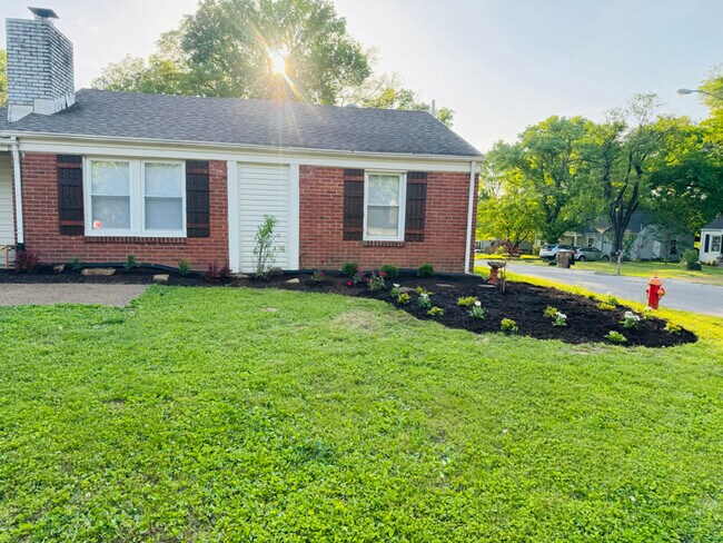 Foto del edificio - 2701 Hartford Dr
