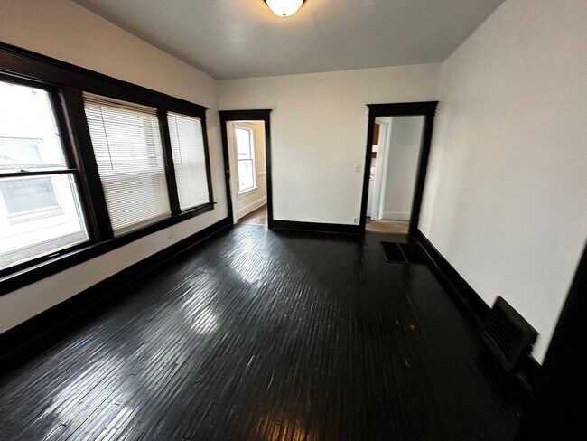 Foto del edificio - 715 Spring St