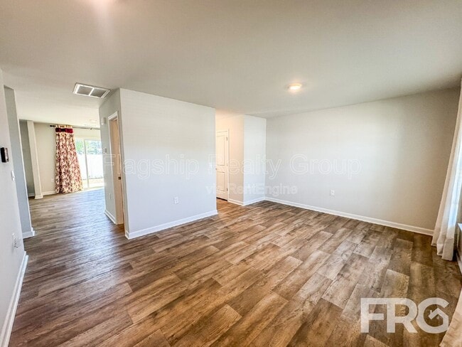 Foto del edificio - 1313 Riverstone Dr