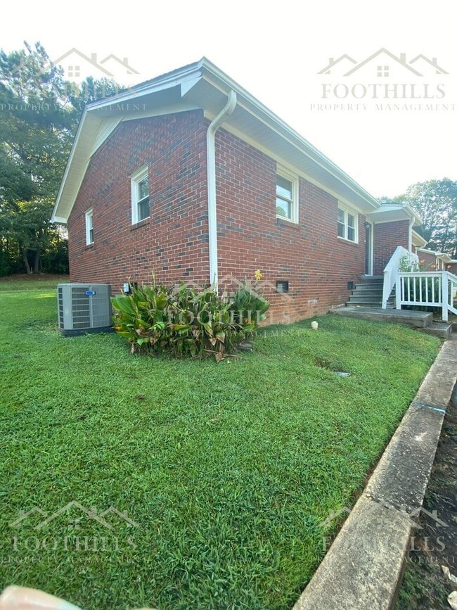 Photo - 202 Kennemore St Townhome