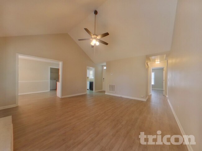 Building Photo - 529 Ferncliffe Rd