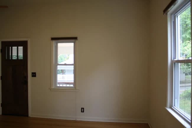 Building Photo - 221 E 10th St