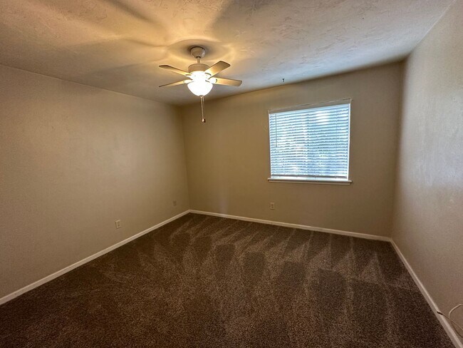 Building Photo - YK- PE 736