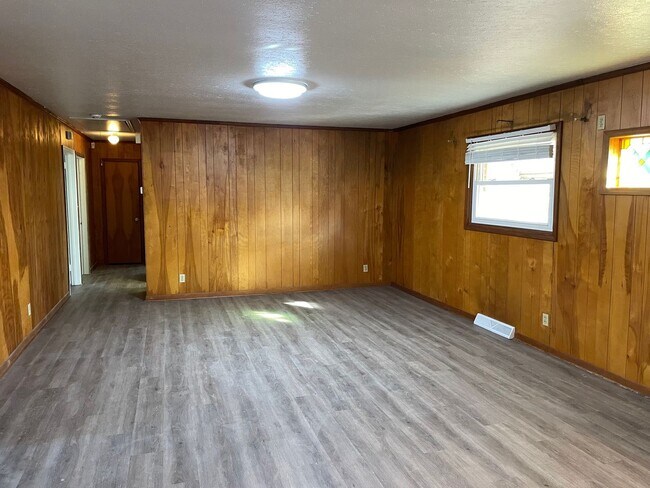 Foto del edificio - 3/4 BED, 1.5 BATH HOME $1400 MONTH, $1400 ...