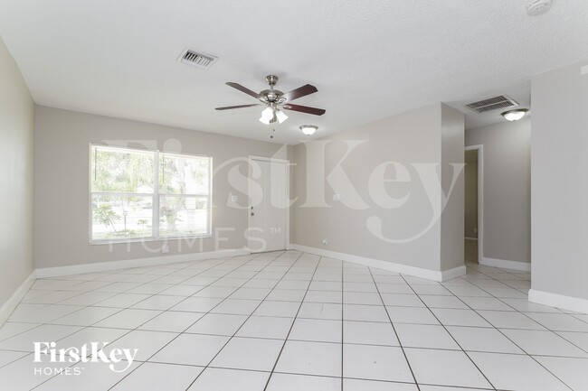 Building Photo - 6129 Moonbeam Dr