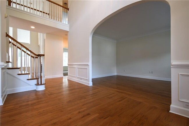 Building Photo - 335 Springwell Ln