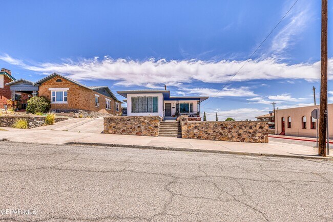 Building Photo - 1300 Randolph Dr