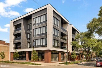Building Photo - 3204 N Lawndale Ave