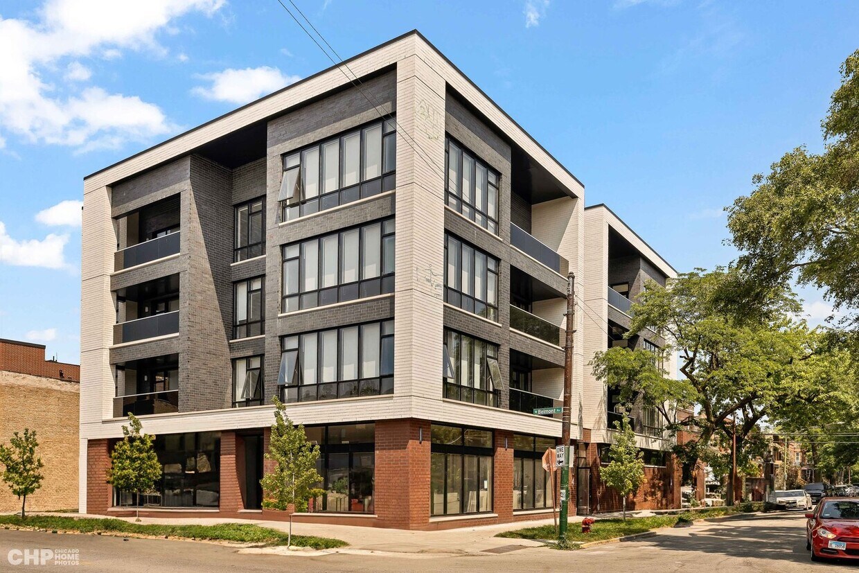 Primary Photo - 3204 N Lawndale Ave