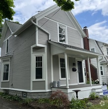 Building Photo - 622 Gladstone Dr SE