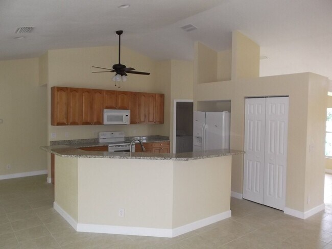Foto del edificio - 4 BR 2 BA 2 CG rental in western PSL
