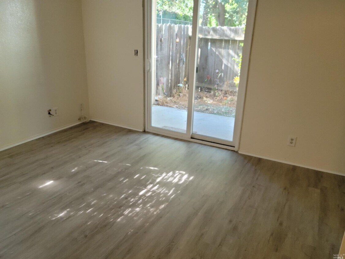 Building Photo - 270 Brown St