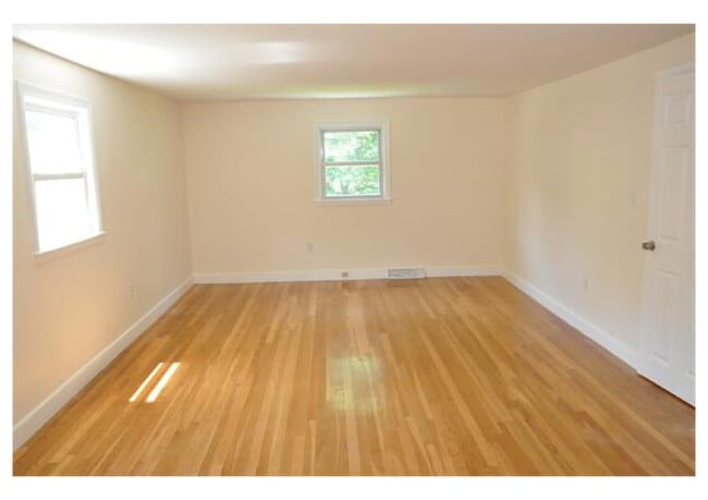 Building Photo - 11 Rockland Pl
