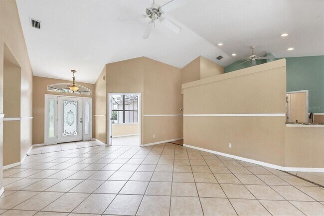 Entryway/Office - 4889 Ariton Rd