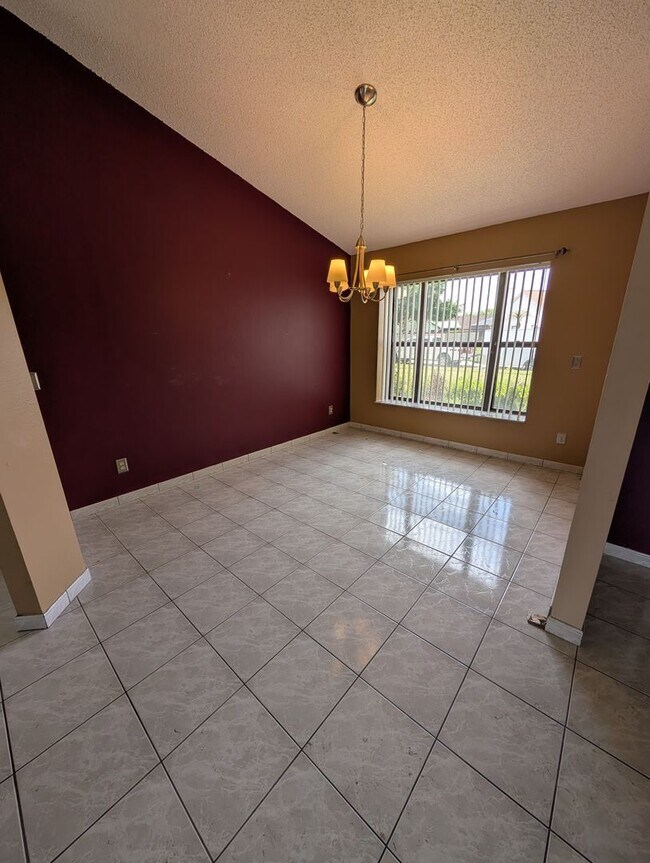 Building Photo - CHICKASAW OAKS 3 Bed / 2 Bath