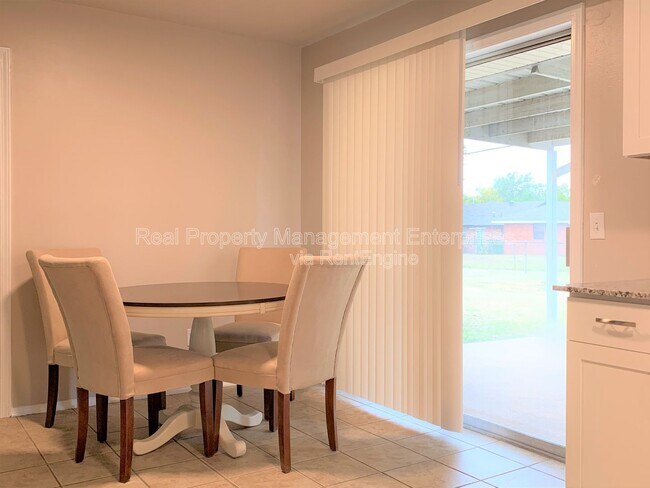 Foto del edificio - 633 Lotus Ave