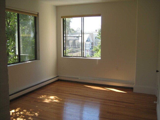 Sala / Comedor - 71 Putnam Ave