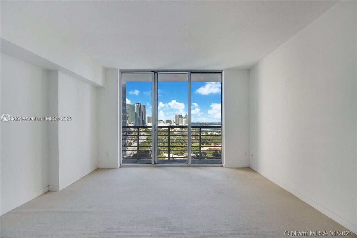 Foto del edificio - 325 S Biscayne Blvd