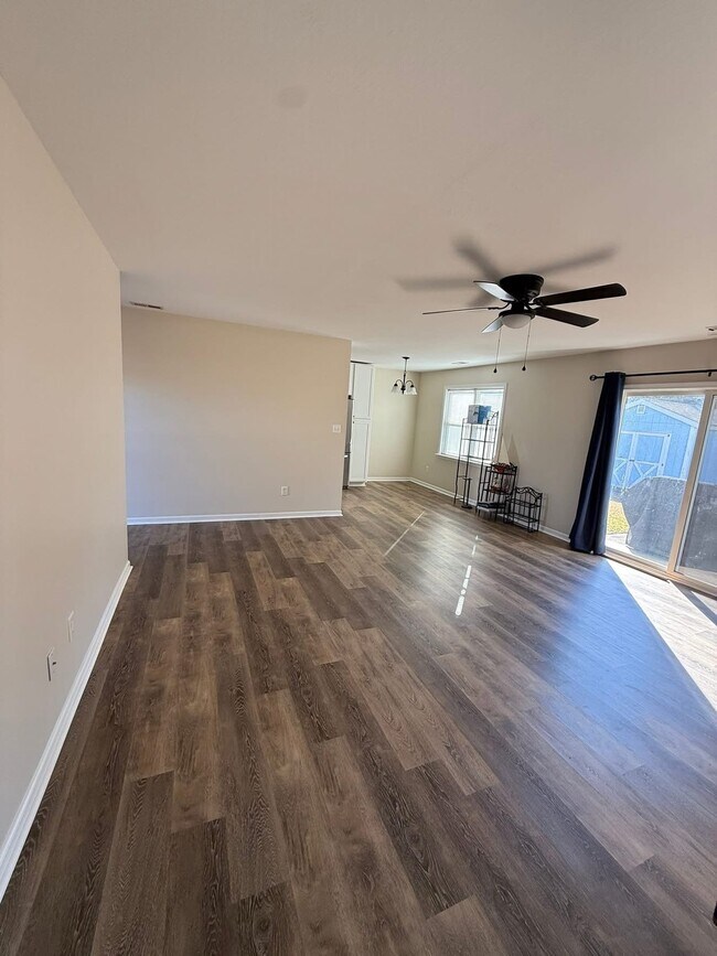 Building Photo - 303 Cardinal Way