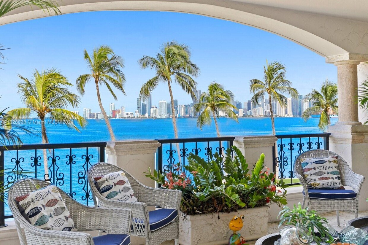 Foto principal - 5221 Fisher Island Dr