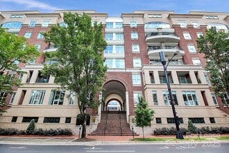 Building Photo - 400 N Church St