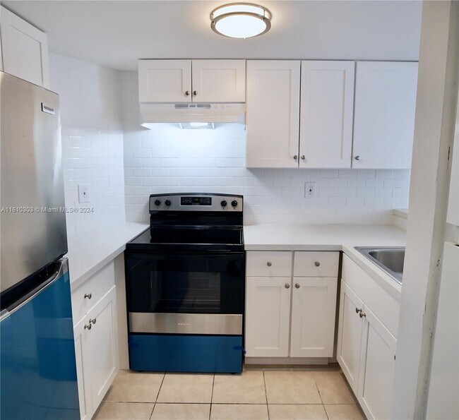 Foto del edificio - 7035 NW 186th St