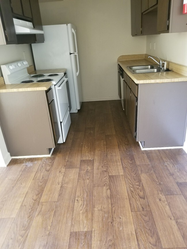 Building Photo - 190 Shelton Rd