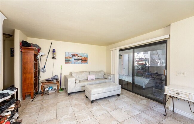 Foto del edificio - Spacious 2-Bedroom, 2-Bathroom Condo Avail...