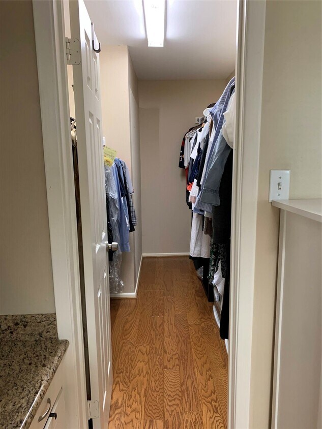 Building Photo - 13078 Trail Hollow Dr