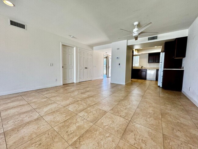 Building Photo - AVAILABLE NOW! Charming 2 Bed/2 Bath Apart...